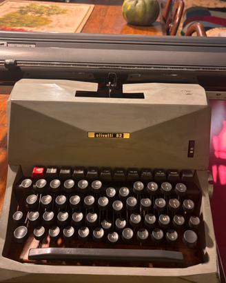 Macchina da scrivere Olivetti