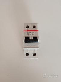 Interruttore magnetotermico ABB S242 C10 400V