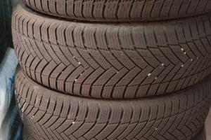 gomme  215 65 R16 98H invernali