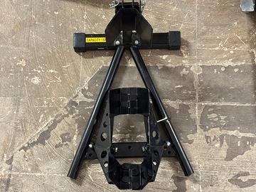 Cavalletto fisso ruota anteriore moto con tiranti