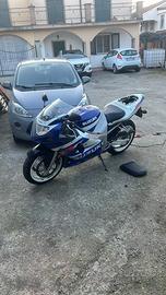 Suzuki gsr-2 600 2003