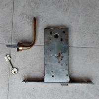 serratura per porte in ferro 