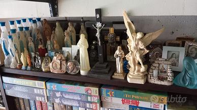 collezione di materiale religioso statuine VHS 