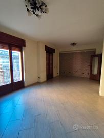 Ampio appartamento con box e posto auto Giugliano