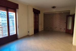 Ampio appartamento con box e posto auto Giugliano