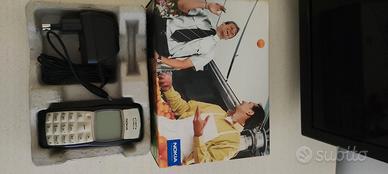 nokia 1100 completo di caricatore e scatola