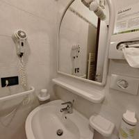 Specchiera bagno con mensola