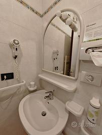 Specchiera bagno con mensola