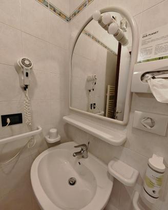 Specchiera bagno con mensola