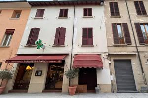 4 LOCALI A MASSA LOMBARDA