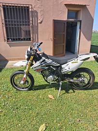 HM125
