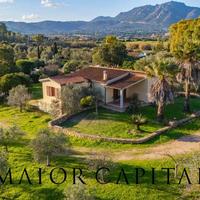 Olbia | Villa panoramica con ampio terreno privato
