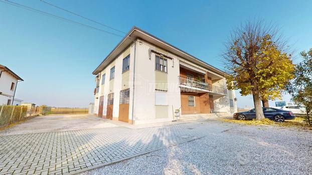 QUADRILOCALE CON 2 BALCONE E GARAGE