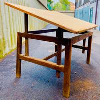 Tavolo con piano reclinabile