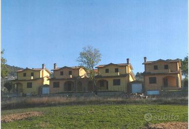 Casa indipendente di 158 m² con 5 locali e box aut