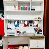 Scrivania con libreria + sedia girevole