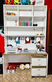 Scrivania con libreria + sedia girevole