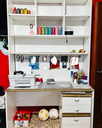 Scrivania con libreria + sedia girevole