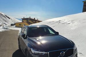 Volvo XC60 B5 Mild hybrid 235 cv 11/2019