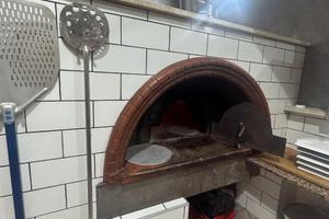 Pizzeria forno a legna