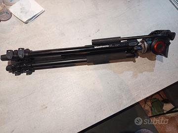treppiede Manfrotto con testa per movimenti fluidi