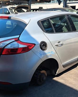 RENAULT MEGANE 2011 SOLO PER RICAMBI
