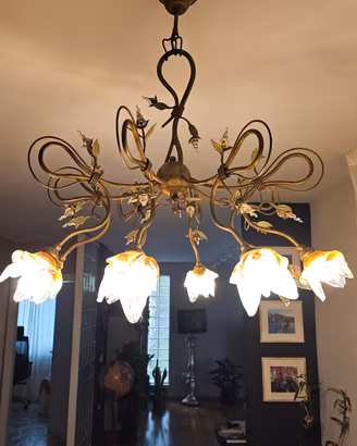 lampadario classico in ferro battuto e vetro 