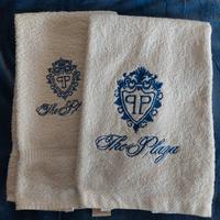 The Plaza Hotel - 2 asciugamani bianchi ricamati