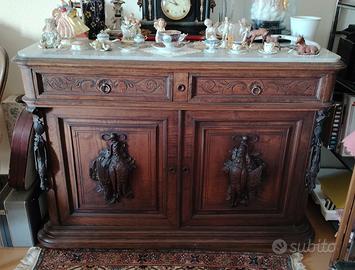 Antico mobile intarsiato a mano 