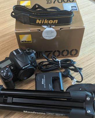 Nikon D7000 + cavalletto Manfrotto