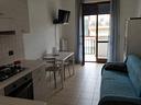 monolocale-arredato-con-balcone-tutto-incluso