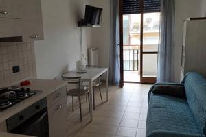 Monolocale arredato con balcone - Tutto incluso