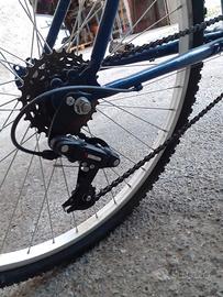 bicicletta MTB priva di marchio