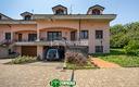 villa-trifamiliare-con-giardino-taverna-mansarda