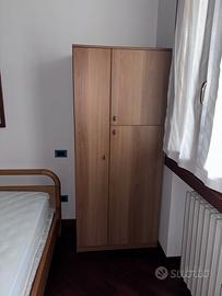 Mobile armadio in legno chiaro
