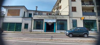 NEGOZIO A SOMMA LOMBARDO