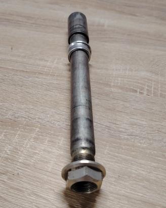 Perno ruota anteriore Suzuki gsx r 600 750 k11 k12