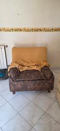  Divano letto e due poltrone.
