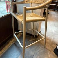 Sgabello con schienale e braccioli top