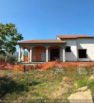 Villa di 300 m² con 5 locali e box auto a Casanova