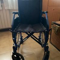 Sedia a rotelle pieghevole
