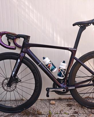 Bici da corsa aero carbonio
