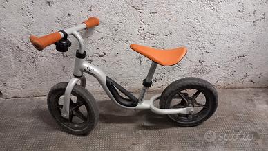 bicicletta senza pedali