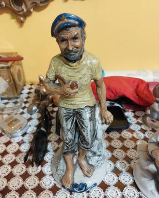 Statua marinaio con pipa in porcellana Capodimonte
