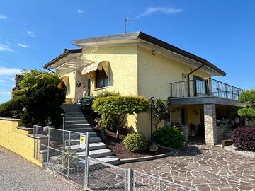 SPLENDIDA VILLA INDIPENDENTE CON GIARDINO