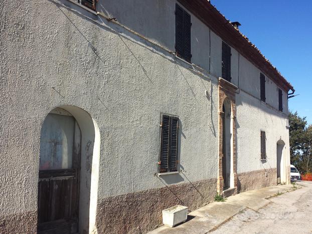 Casa frazionabile con giardino e parcheggio