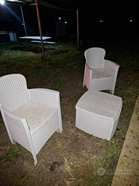 Tavolo e panca richiudibile + 2 Poltrone e tavolin