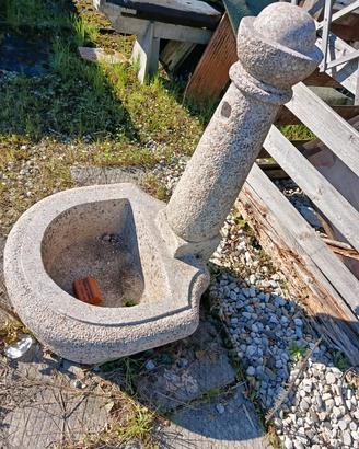 FONTANA IN GRANITO ROSA SARDO BOCCIARDATO