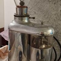 Macina caffè antica completamente originale.