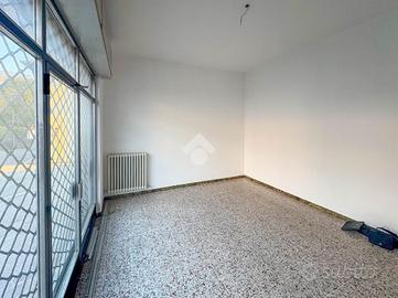 NEGOZIO A CALOLZIOCORTE